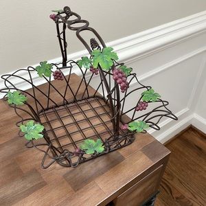 Metal vine basket